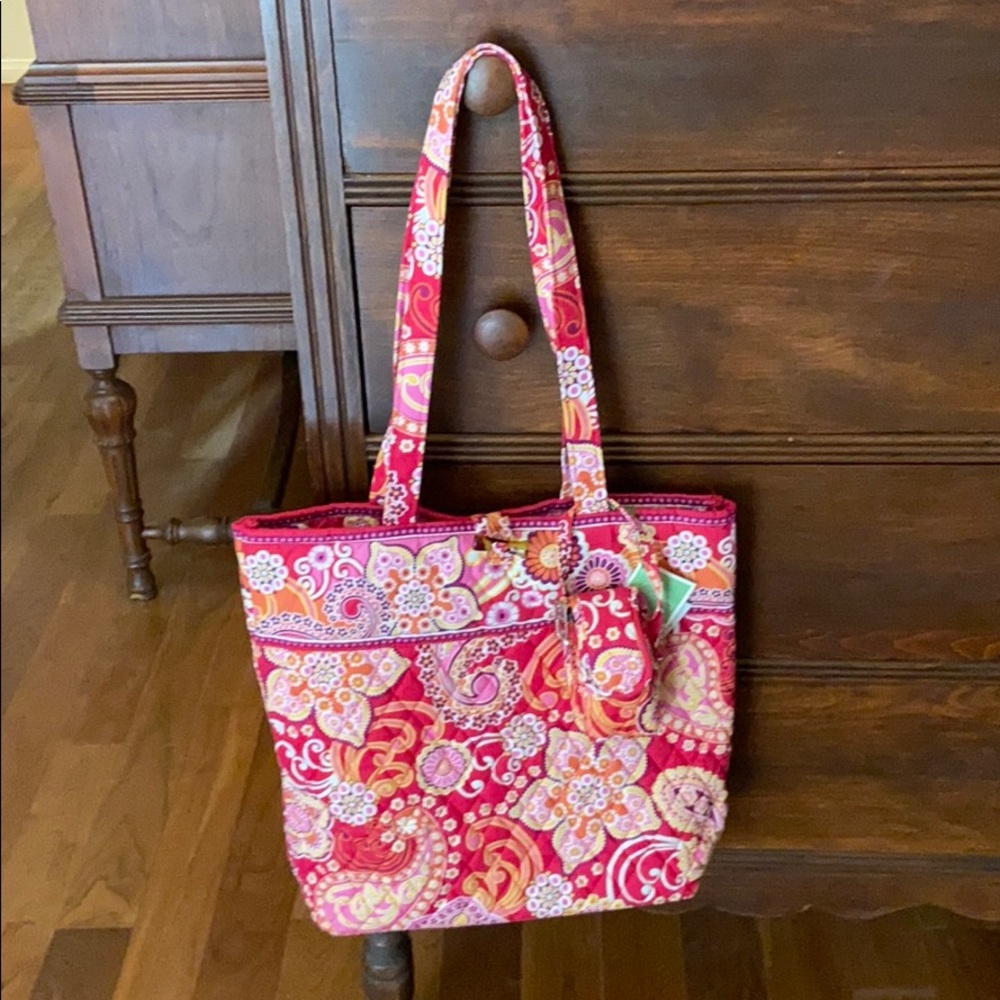💕NWT Vera Bradley Raspberry Fizz Tote Bag💕